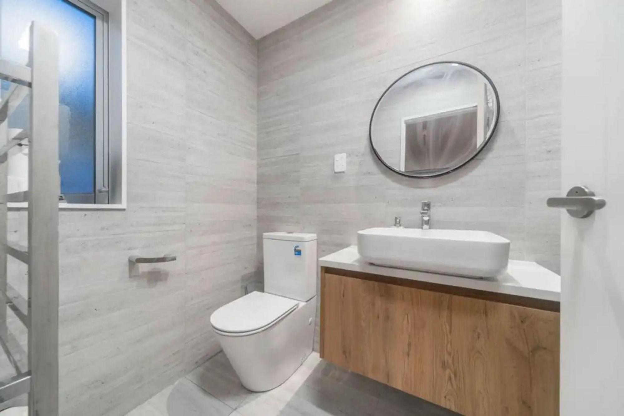 Holiday home Designer Brand New Large House Flat Bush Auckland