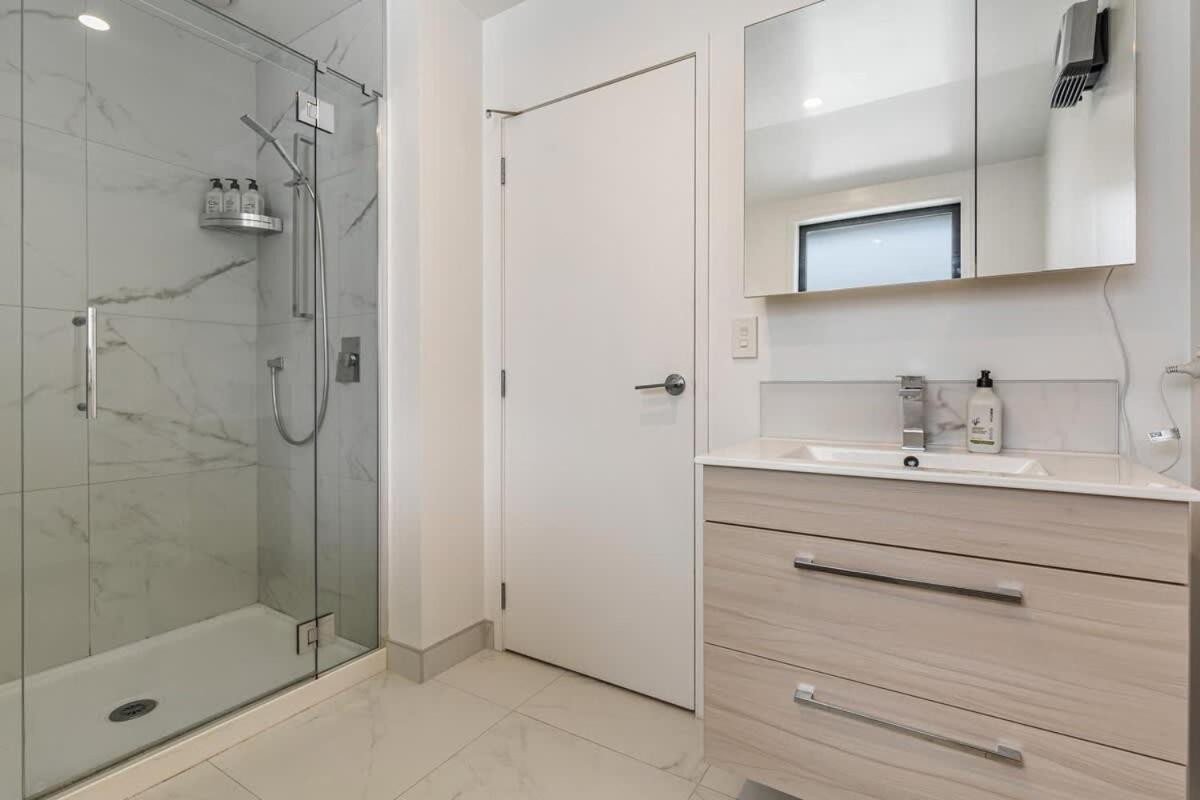Modern 2br Townhouse Close To Aucklands *