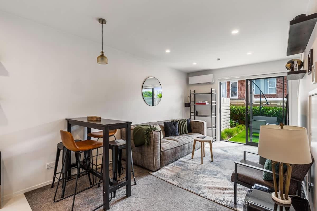 Modern 2br Townhouse Close To Aucklands Holiday home *