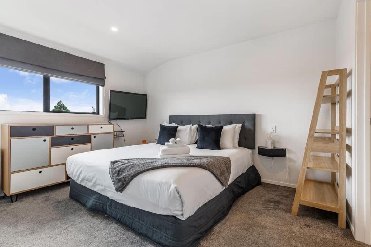Modern 2br Townhouse Close To Aucklands