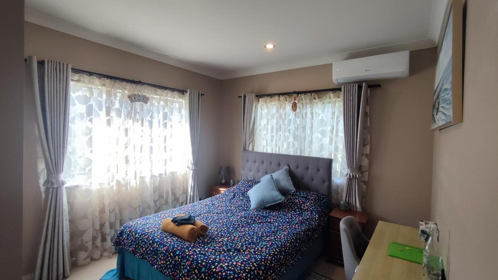 Guest house Monique's Queen Rm Aircon Tv *