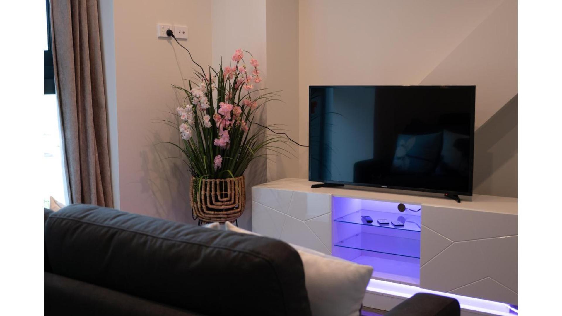 Class And Comfort Right The The Heart Of Parnell Apartment *