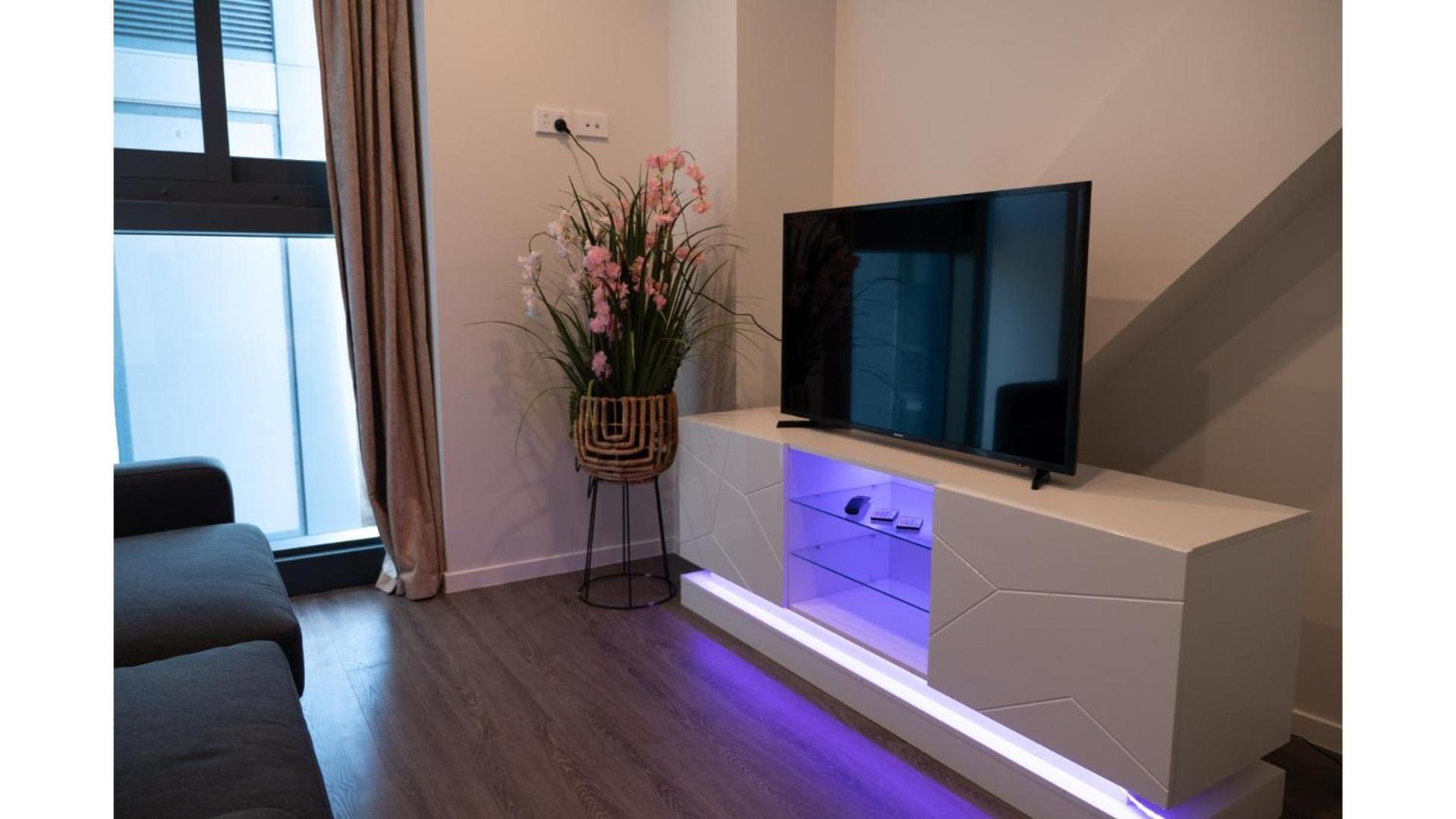 Class And Comfort Right The The Heart Of Parnell *