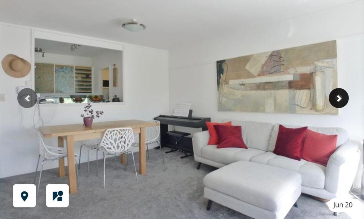 Sunny Fringe Townhouse With Private Parking Apartment Auckland