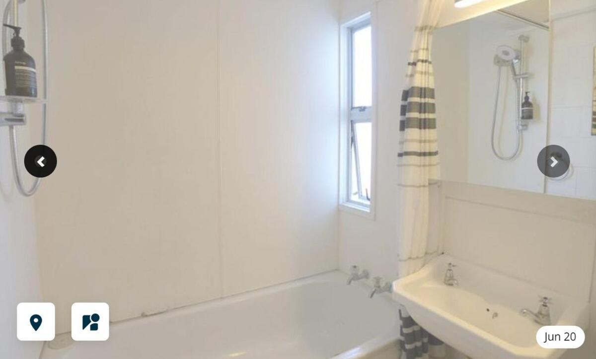 Sunny Fringe Townhouse With Private Parking Apartment Auckland