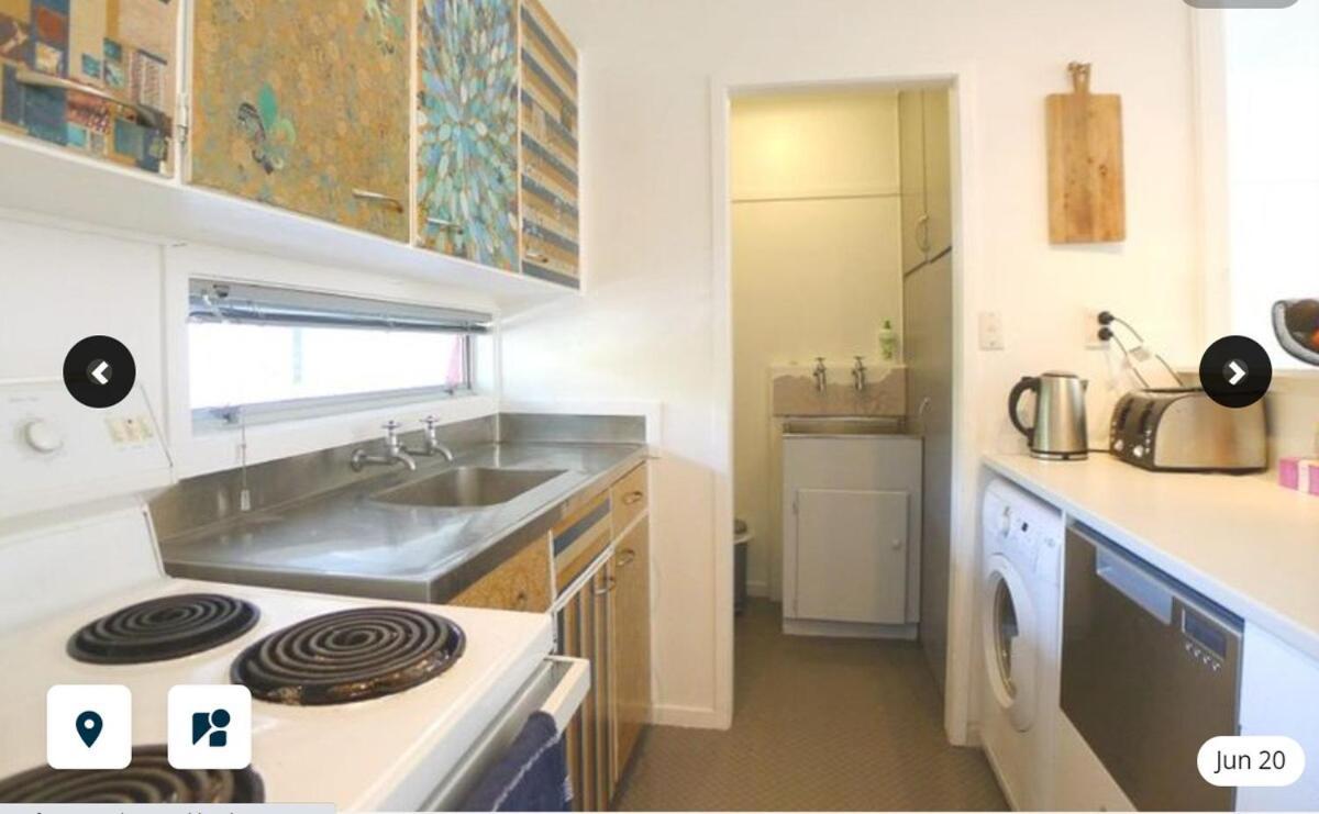 Sunny Fringe Townhouse With Private Parking * Auckland