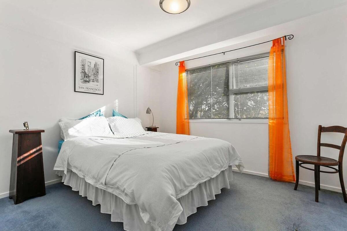 Sunny Fringe Townhouse With Private Parking Apartment *