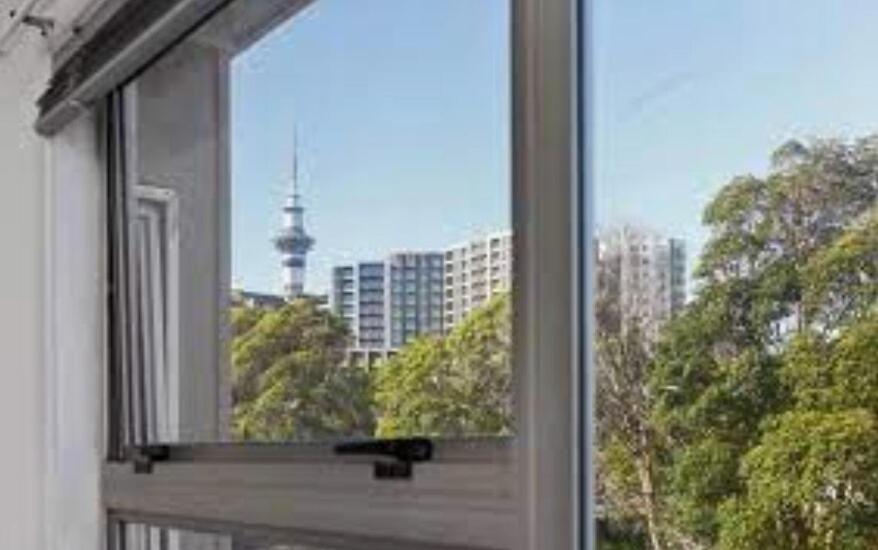 Sunny Fringe Townhouse With Private Parking Apartment *