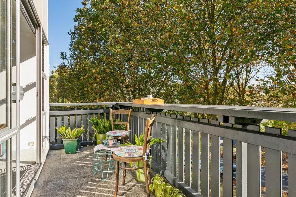 Apartment Sunny Fringe Townhouse With Private Parking