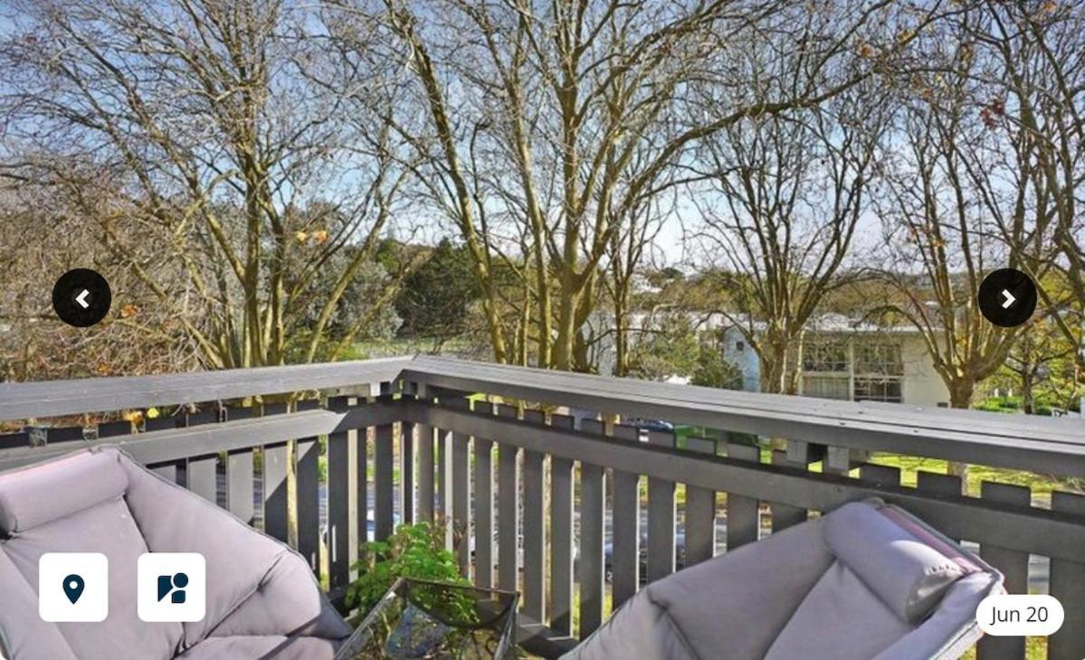 Sunny Fringe Townhouse With Private Parking Auckland