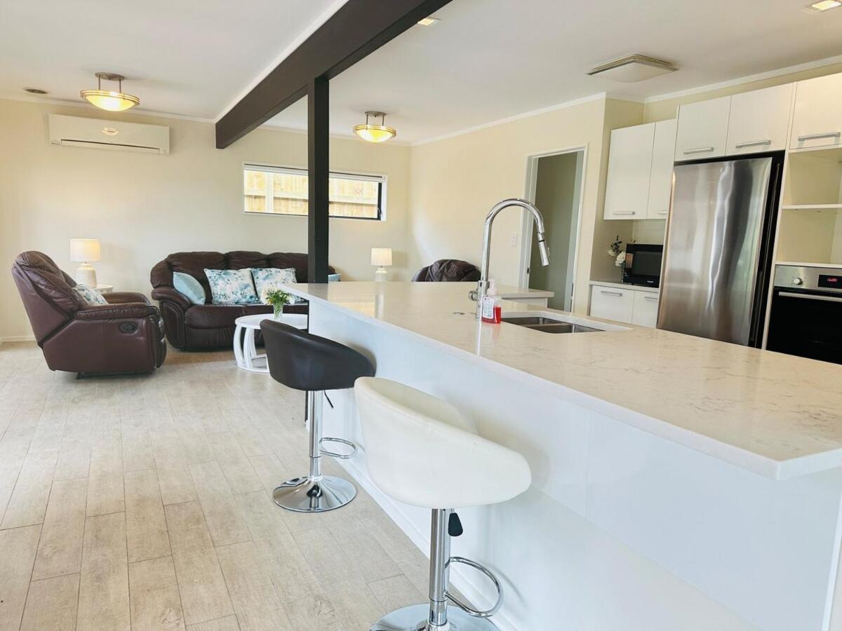 Villa A Away From - Bucklands Luxury 3-bedroom Garden