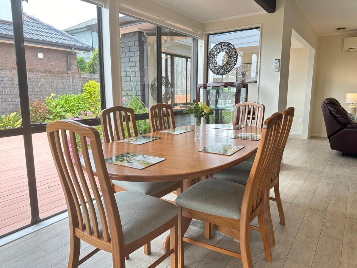A Away From - Bucklands Luxury 3-bedroom Garden Villa Auckland