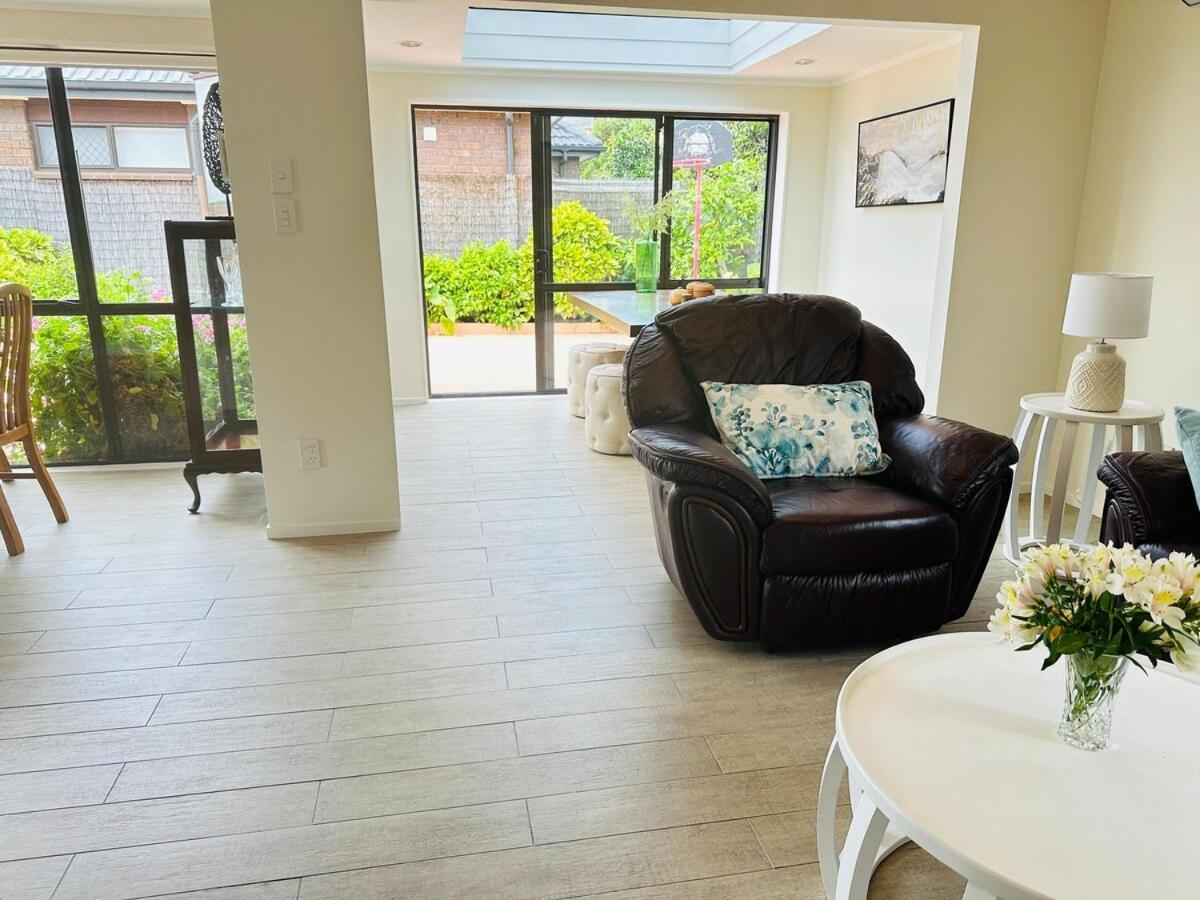 A Away From - Bucklands Luxury 3-bedroom Garden *