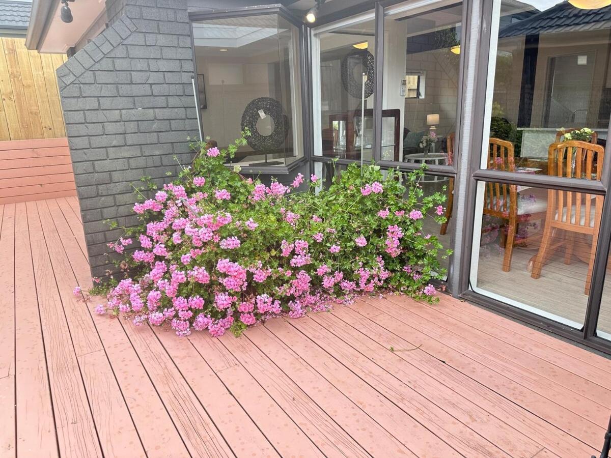 Villa A Away From - Bucklands Luxury 3-bedroom Garden Auckland