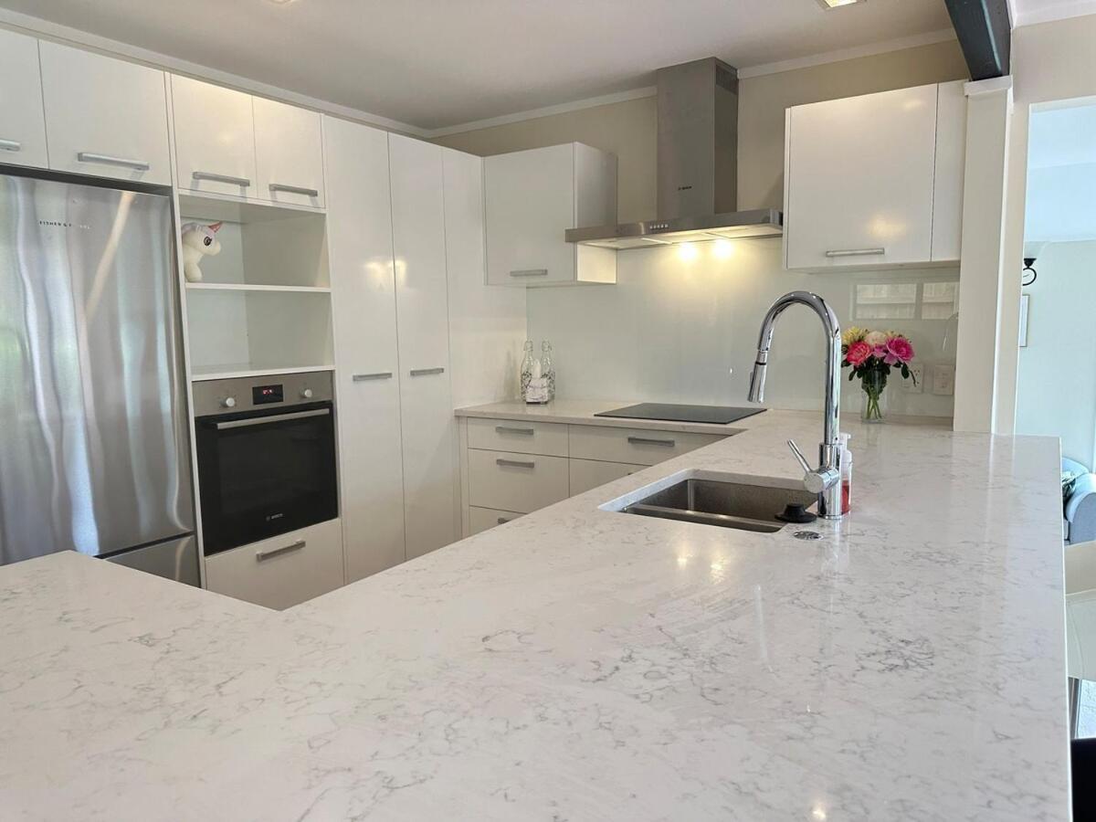 Villa A Away From - Bucklands Luxury 3-bedroom Garden