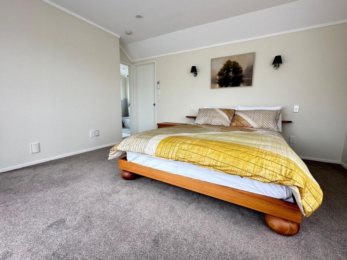 Villa A Away From - Bucklands Luxury 3-bedroom Garden Auckland