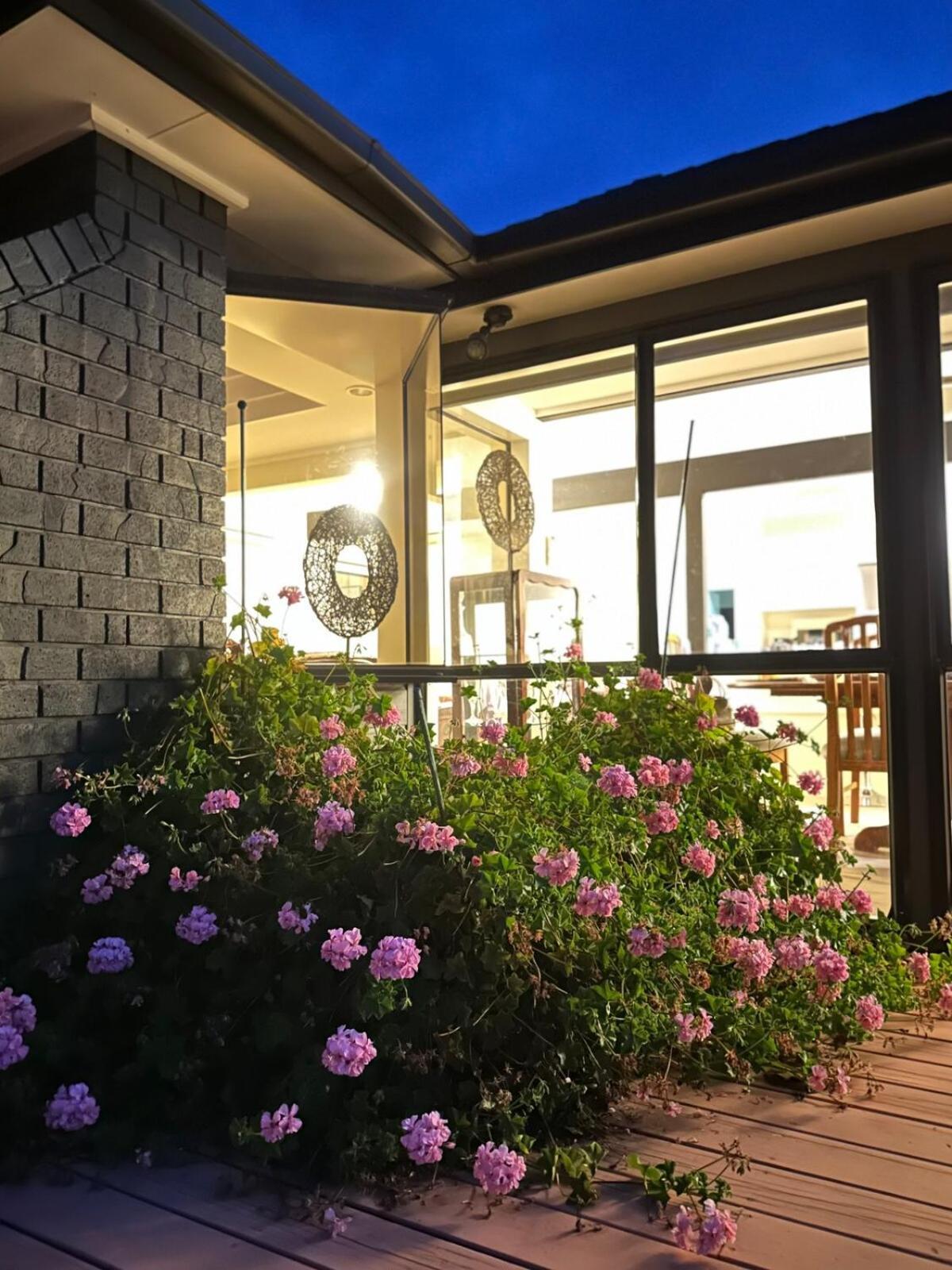 A Away From - Bucklands Luxury 3-bedroom Garden Villa