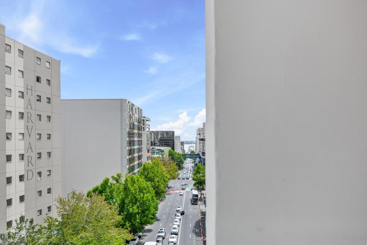 2br With Balcony & Parking In Prime Spot Apartment *
