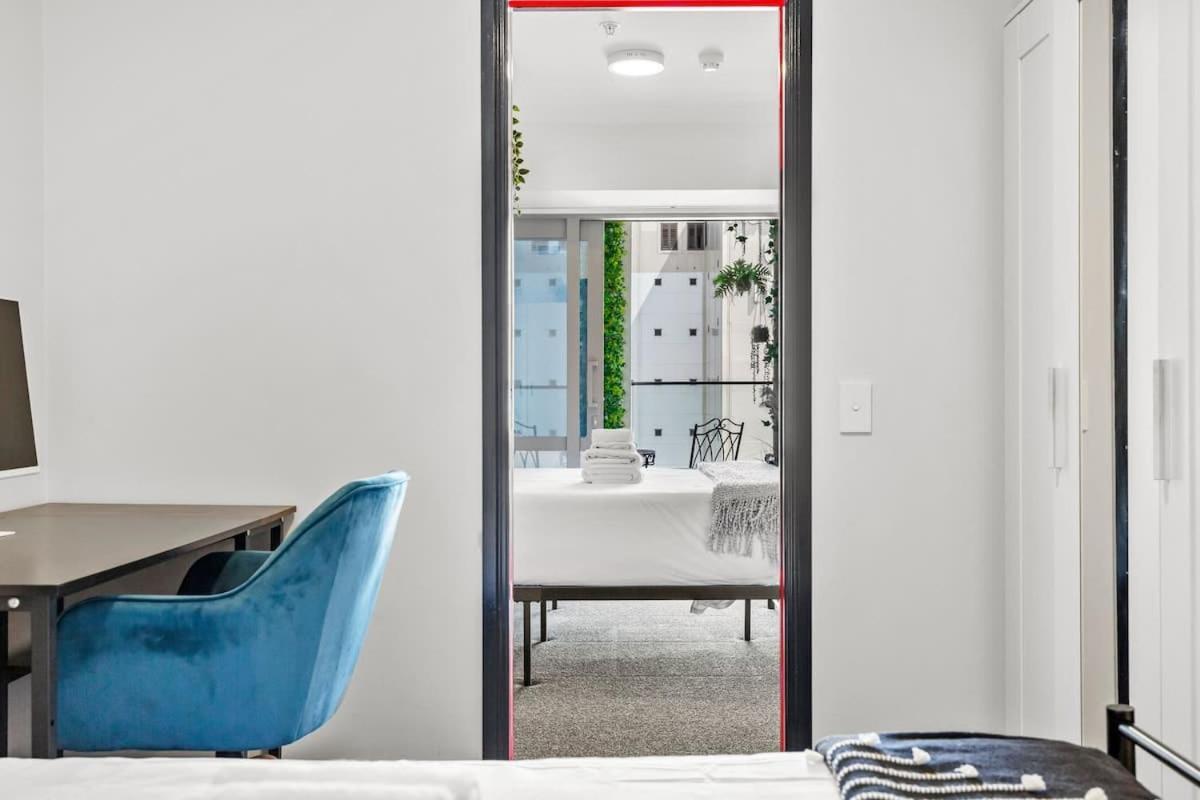 Apartment 2br With Balcony & Parking In Prime Spot