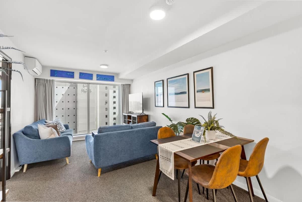 Apartment 2br With Balcony & Parking In Prime Spot