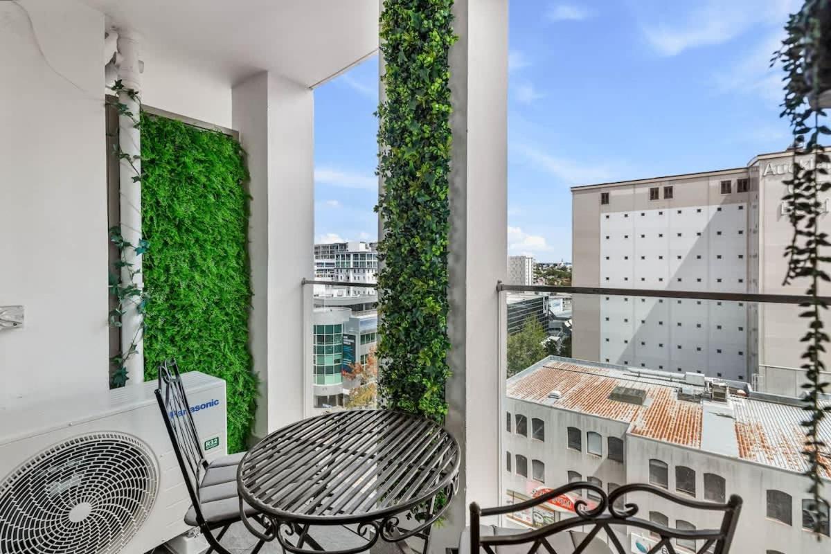 2br With Balcony & Parking In Prime Spot Auckland