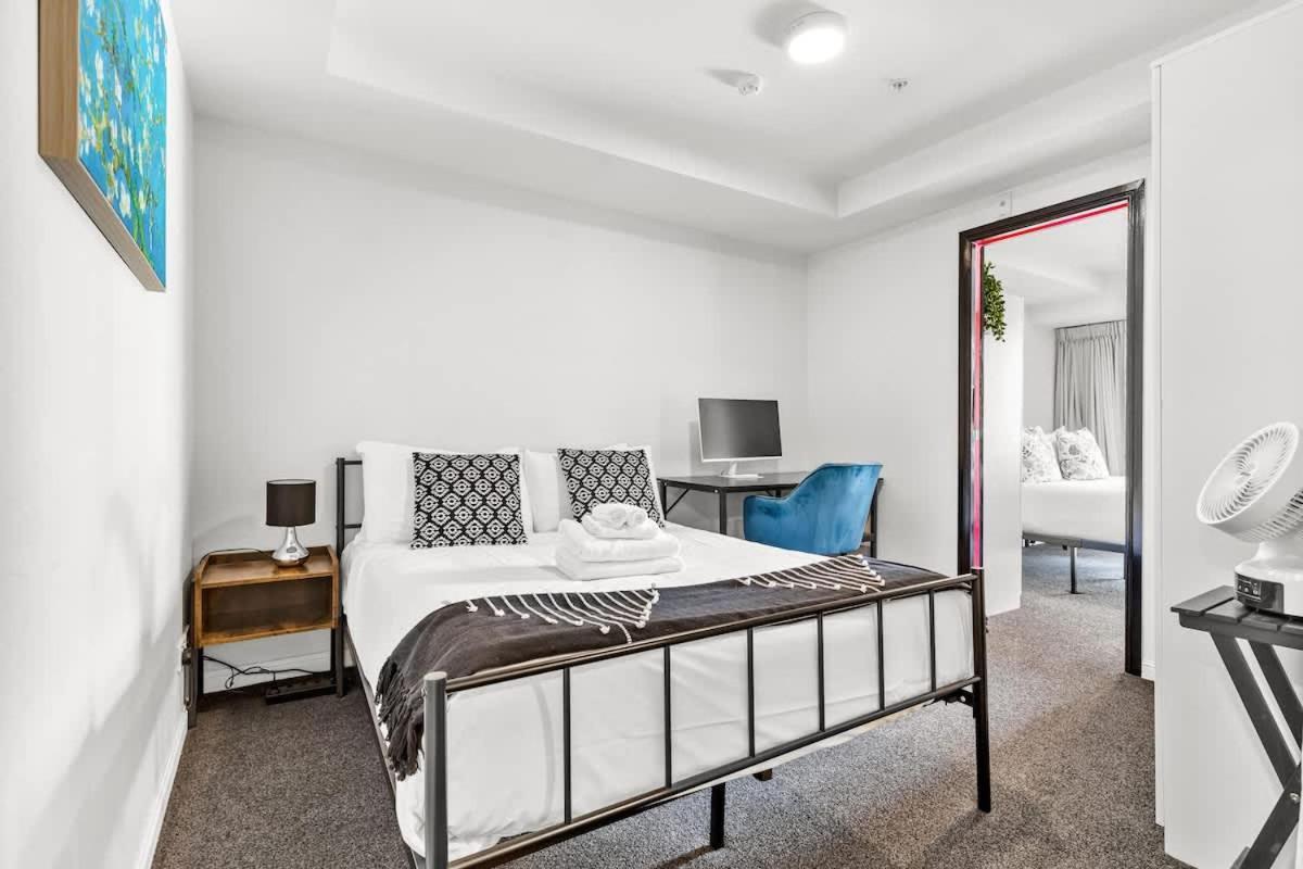 2br With Balcony & Parking In Prime Spot * Auckland