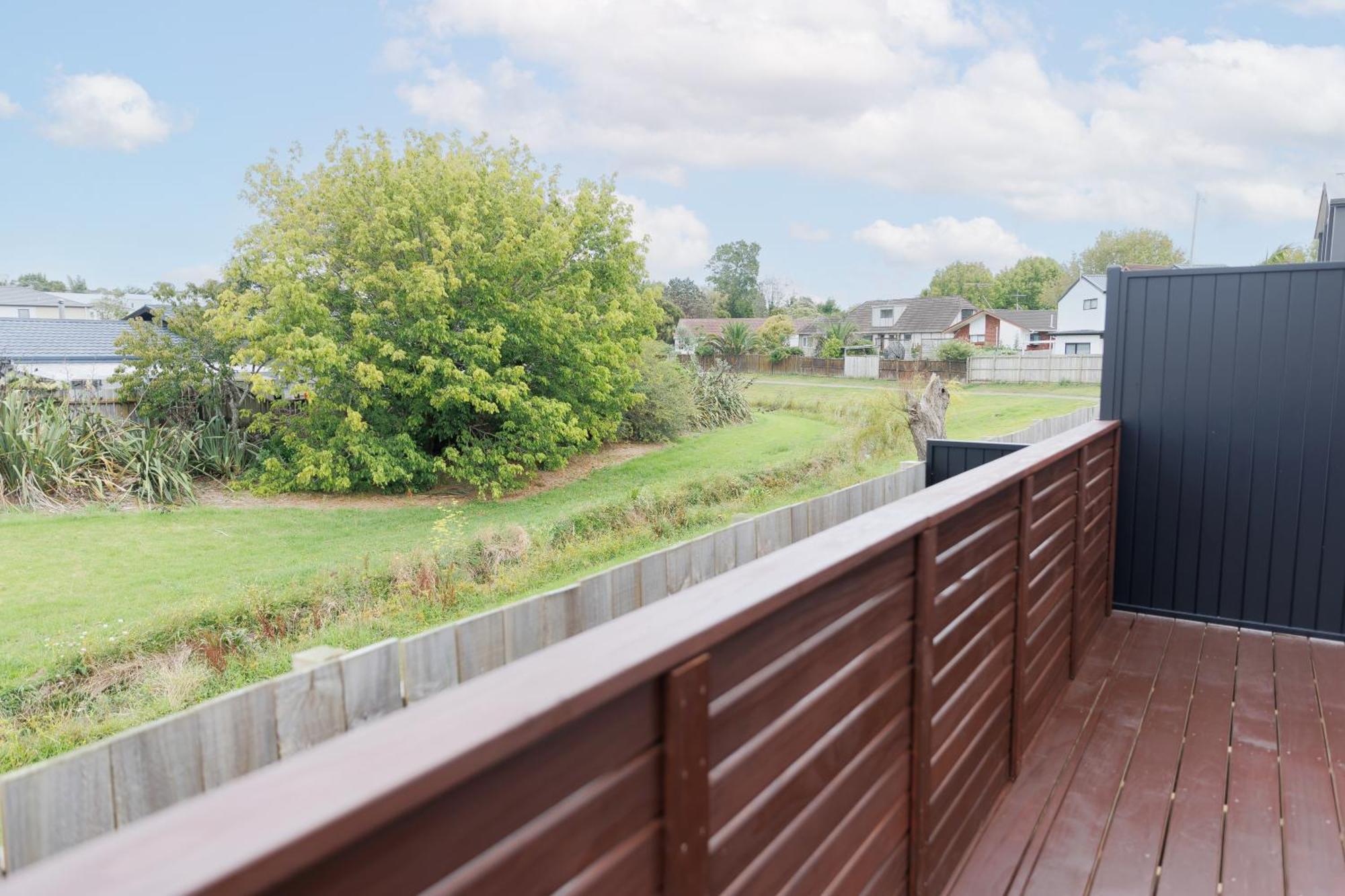 4 Bedrooms Retreat With Netflix With Prime Location Auckland