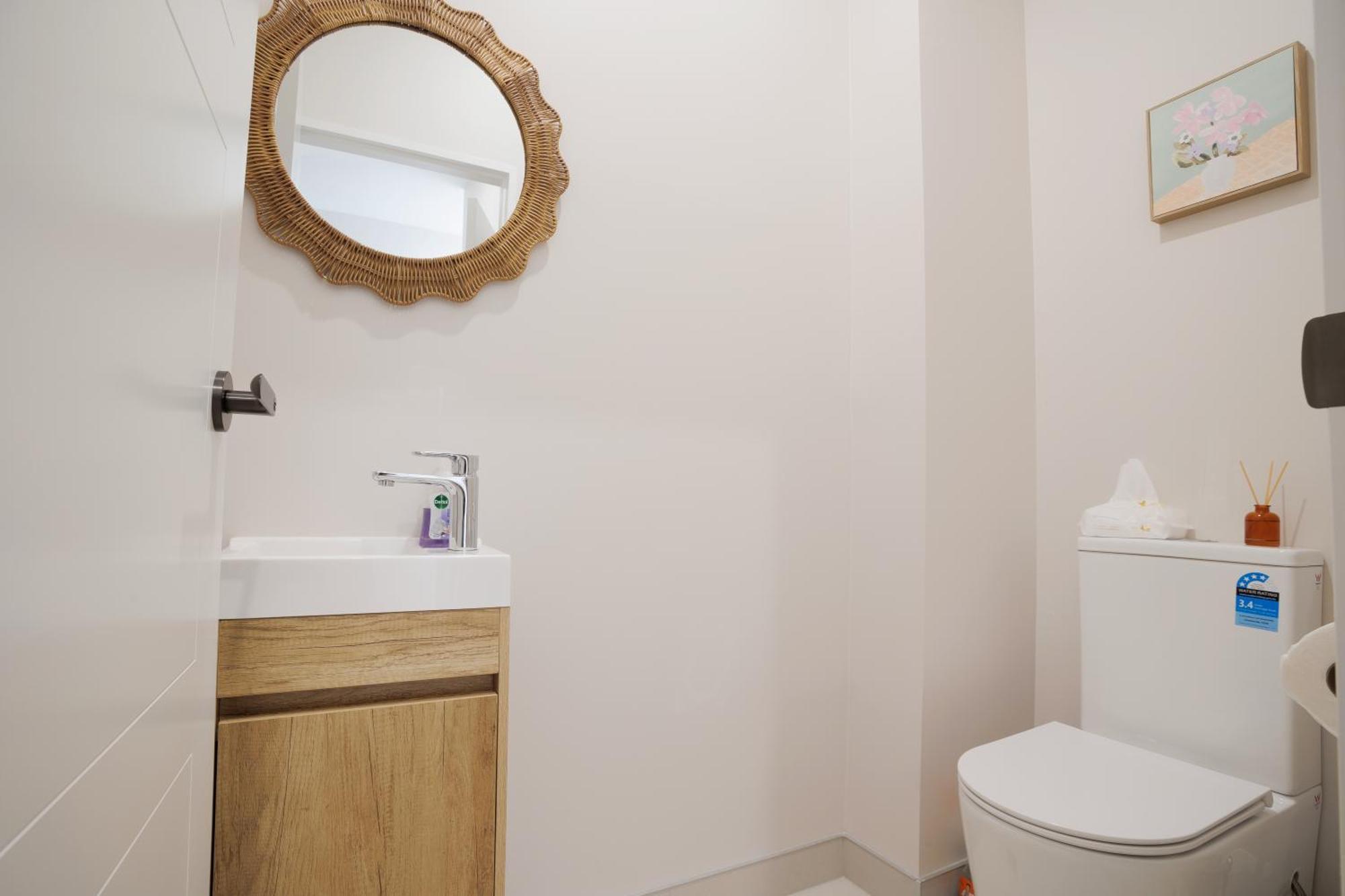 4 Bedrooms Retreat With Netflix With Prime Location *