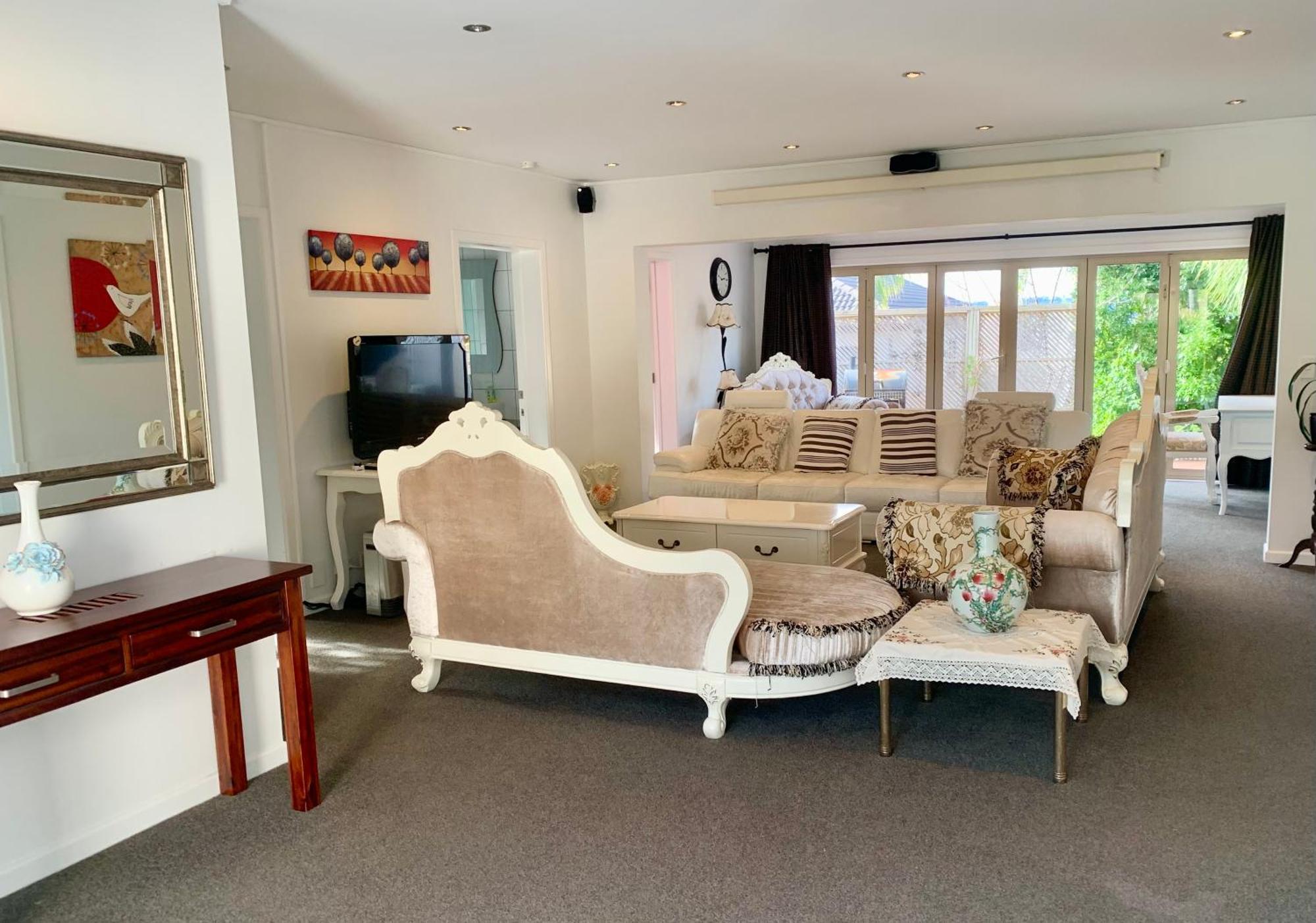Amazing Seaview House Auckland