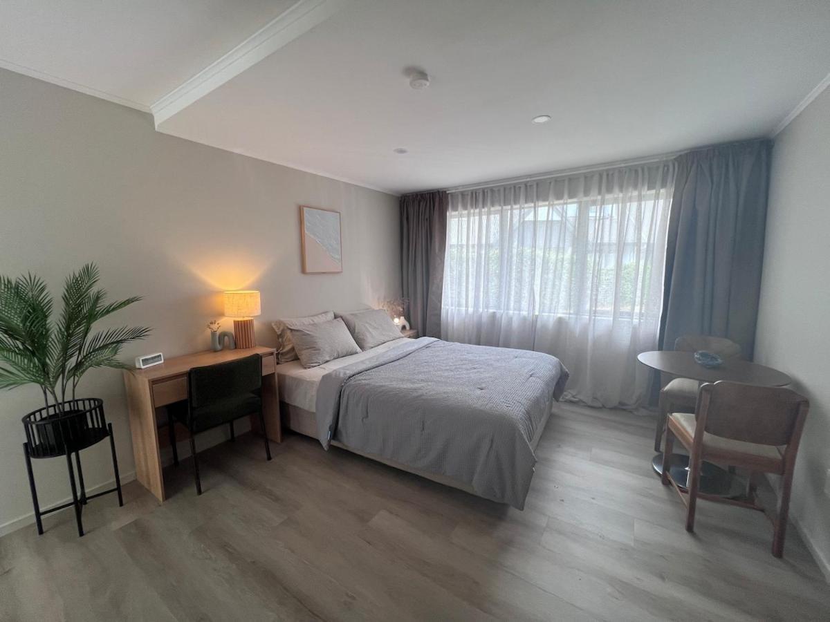 Cozy Ensuite With Amenities & Private Entrance