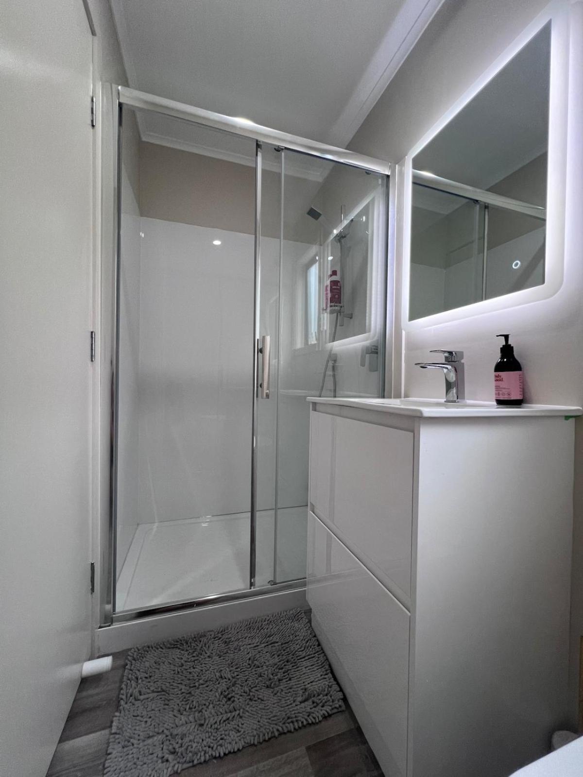 Apartment Cozy Ensuite With Amenities & Private Entrance Auckland
