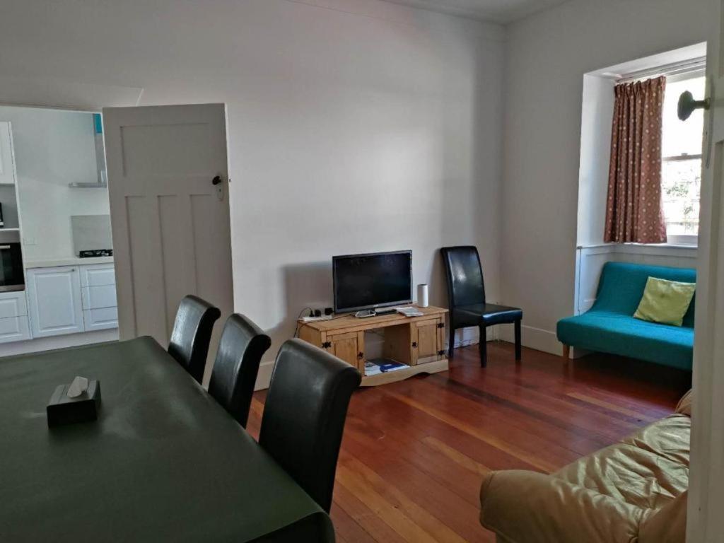 5 Bedroom House A With 13 Beds Including 6 Double Beds, 2 Single Beds, And 5 Sofa Beds Holiday home