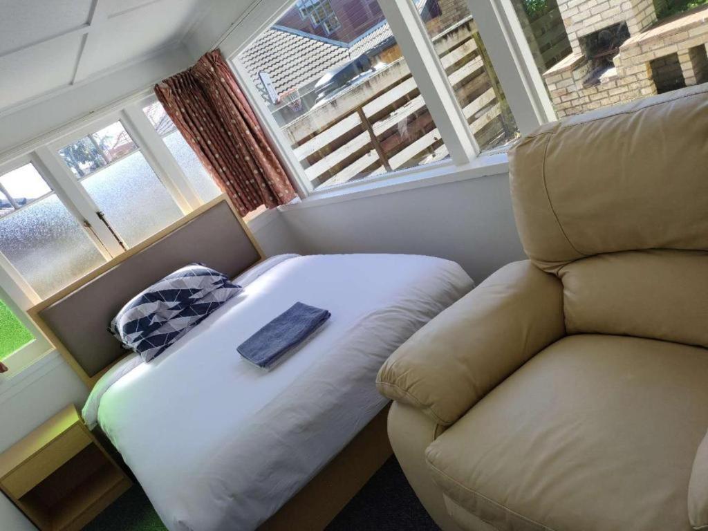 5 Bedroom House A With 13 Beds Including 6 Double Beds, 2 Single Beds, And 5 Sofa Beds Holiday home *