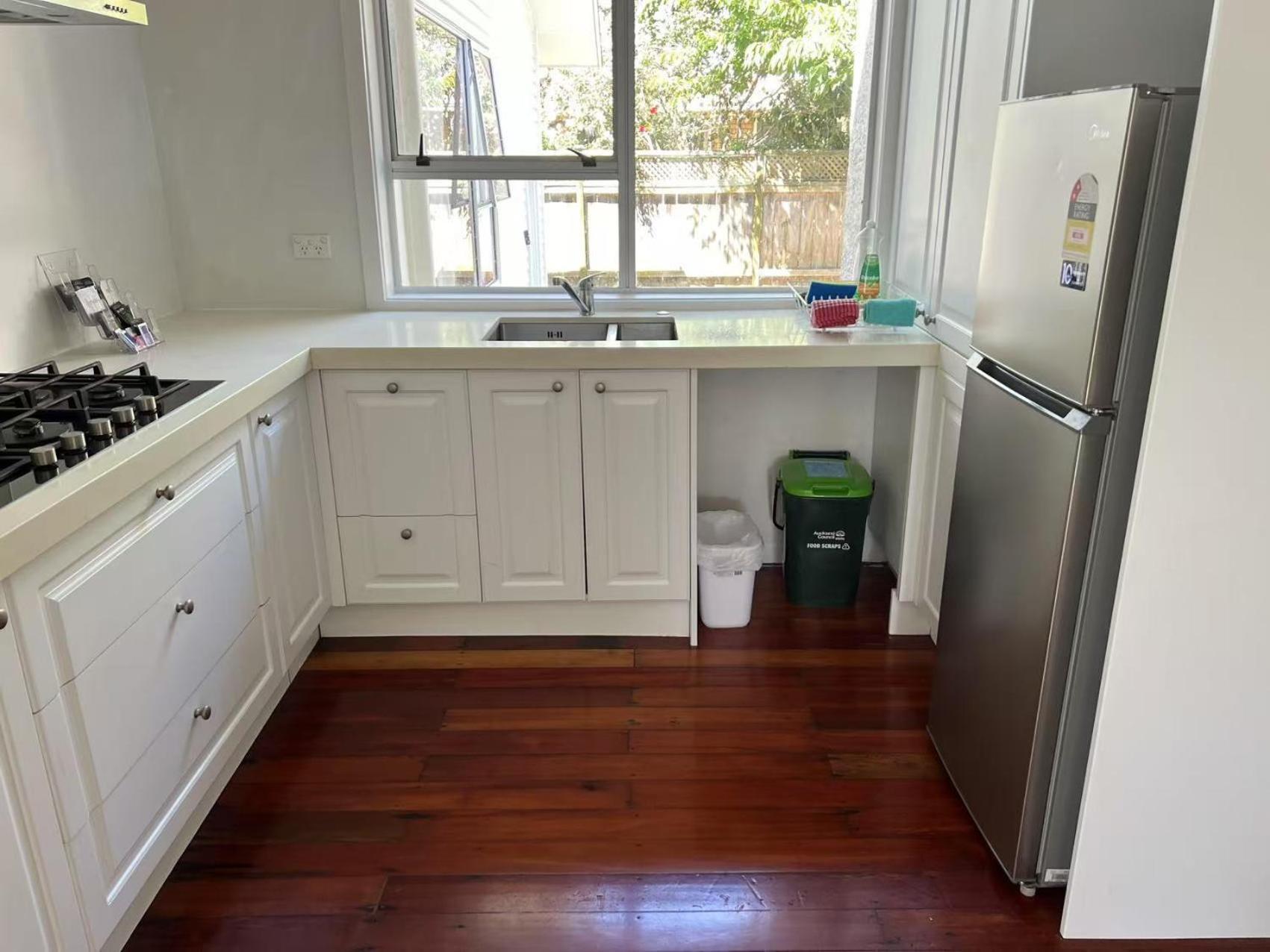 5 Bedroom House A With 13 Beds Including 6 Double Beds, 2 Single Beds, And 5 Sofa Beds Holiday home Auckland