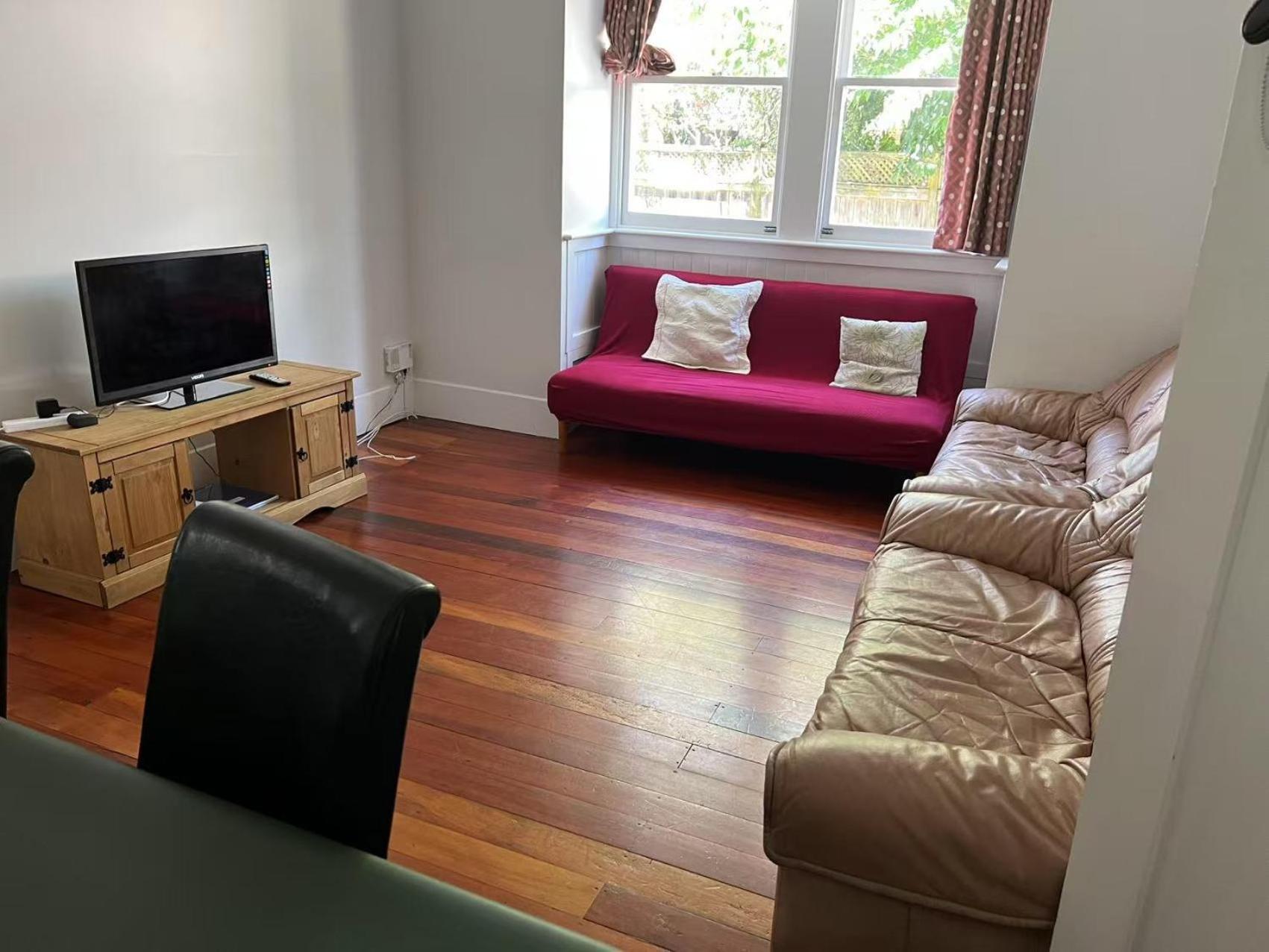 5 Bedroom House A With 13 Beds Including 6 Double Beds, 2 Single Beds, And 5 Sofa Beds