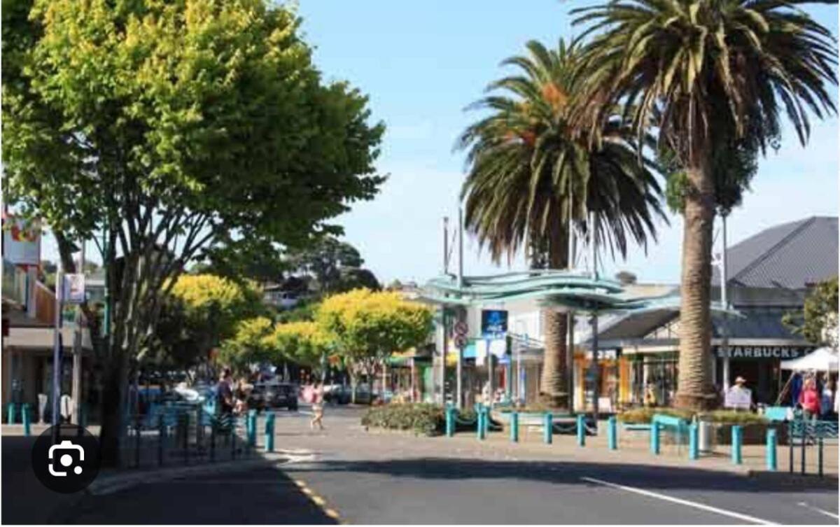 Coastal Comfort, Close To & Eateries Apartment