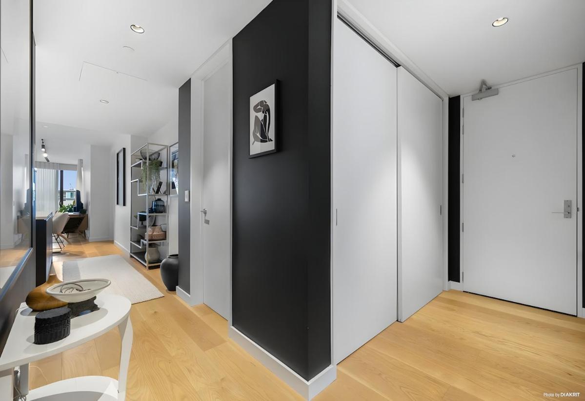 Upscale Abode In Prime Location - Free Parking