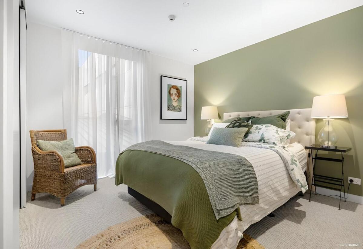 Upscale Abode In Prime Location - Free Parking
