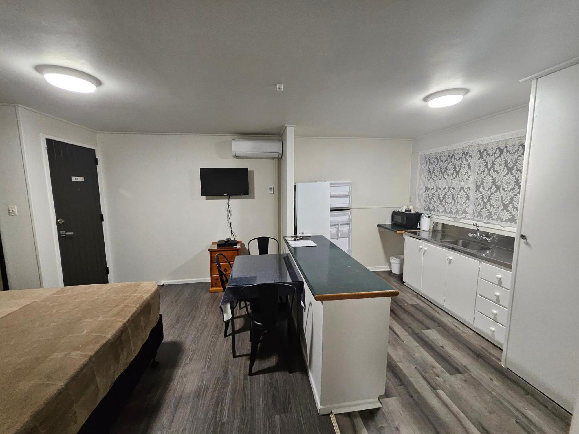 Motel Rockfield 2*