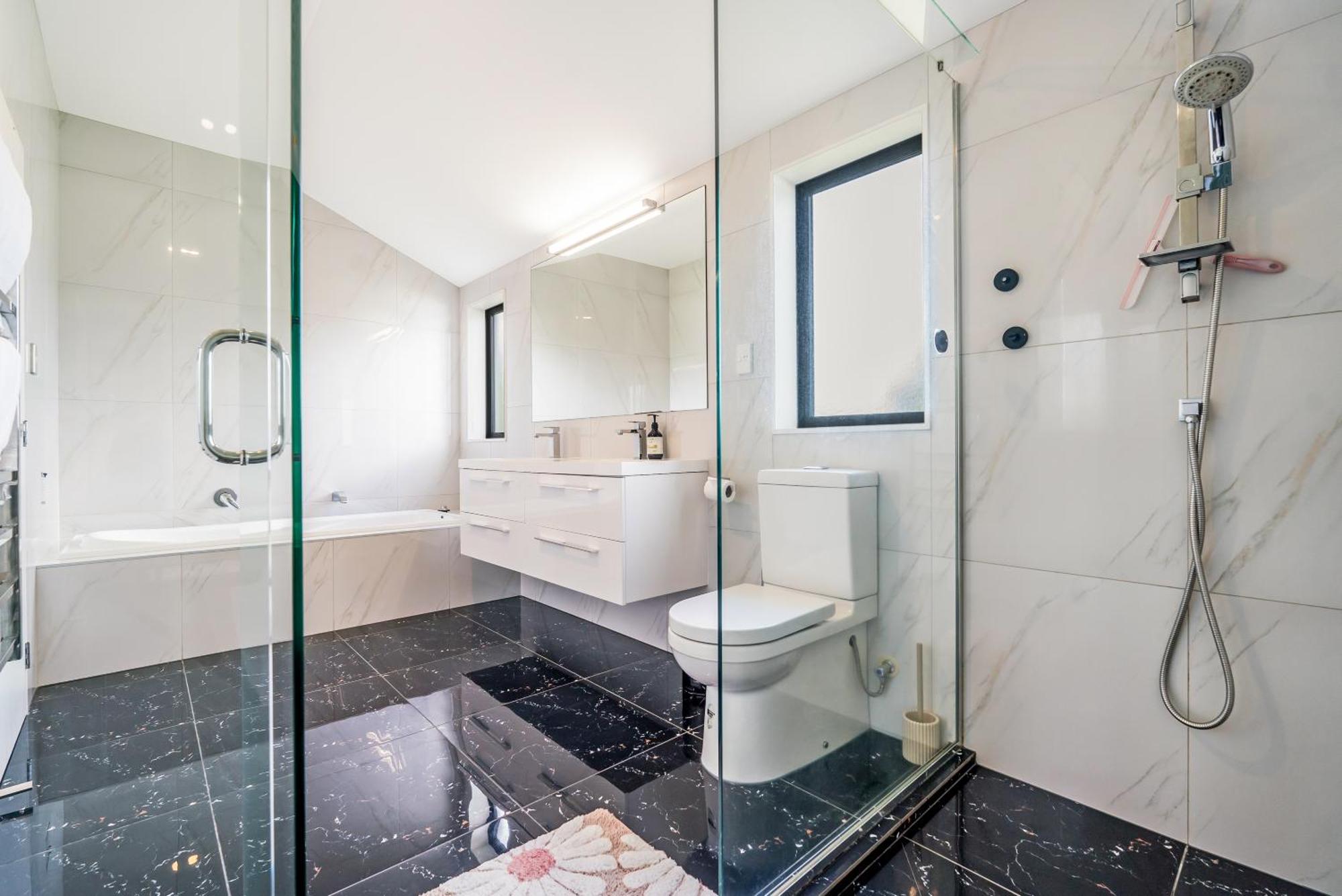 Villa Family Spacious Takapuna Parking Netflix