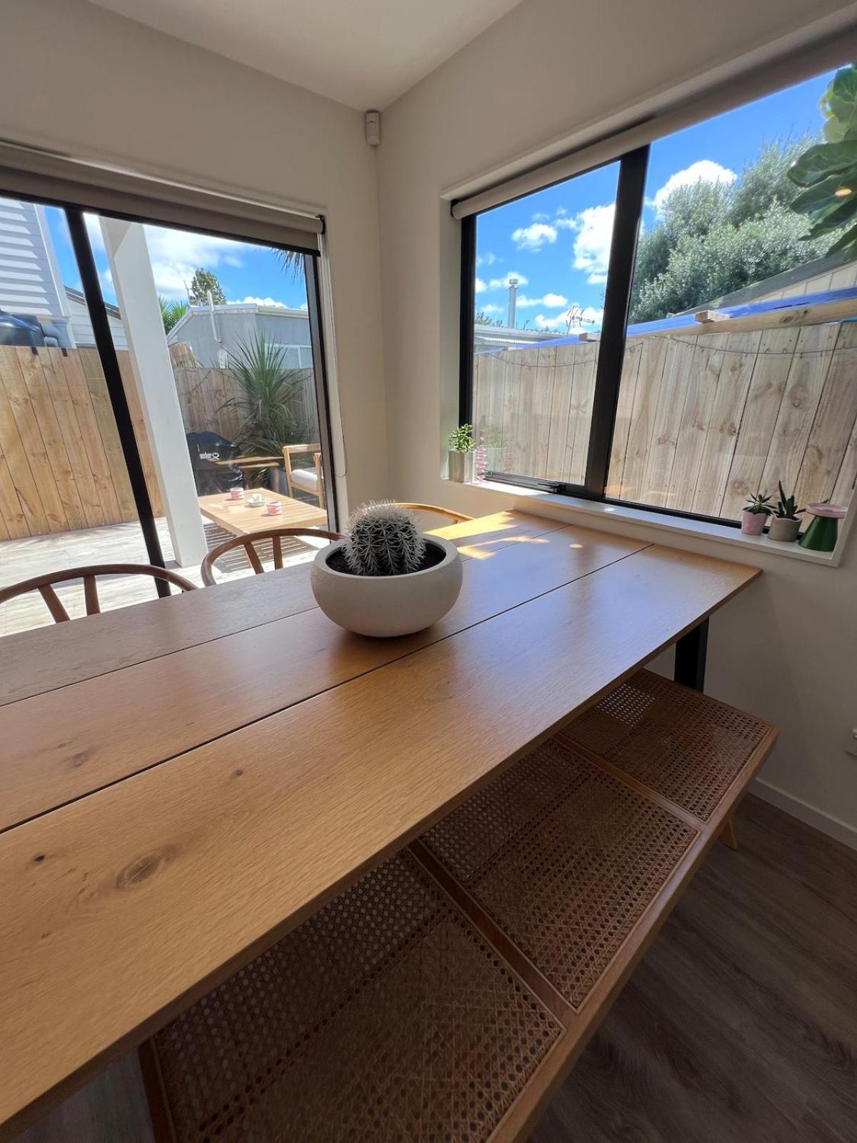 Spacious And Modern - 12 Minute Drive From Cbd! Auckland