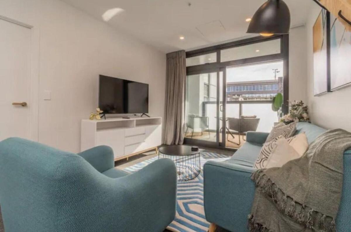 3 Bedroom In Epsom Apartment