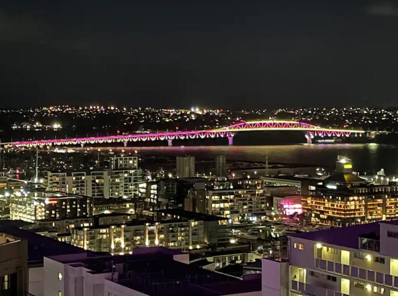 Apartment Just Opposite To Skytower, 2 Bed 2 Bath In Cbd *