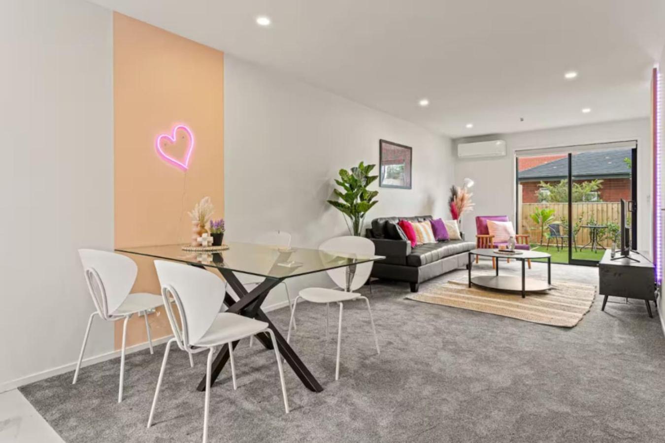 Lively And Charming Townhouse