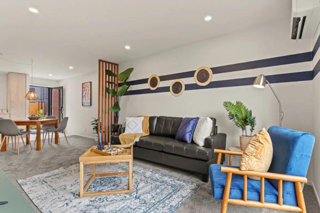 Warm And Bright 2 Bed Townhouse Holiday home