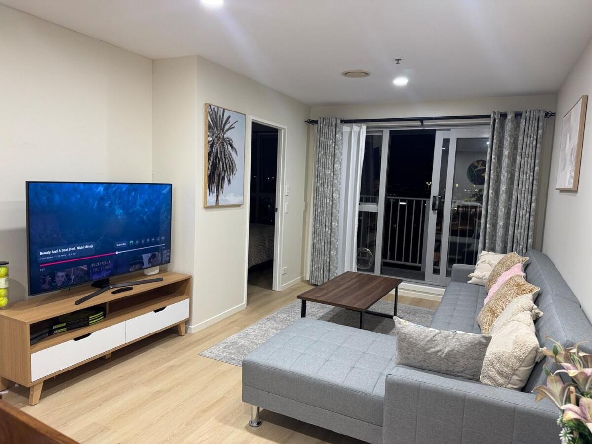 Apartment Luxury Penthouse 2 Bd 2 Bth 2 Carparks Pool Auckland