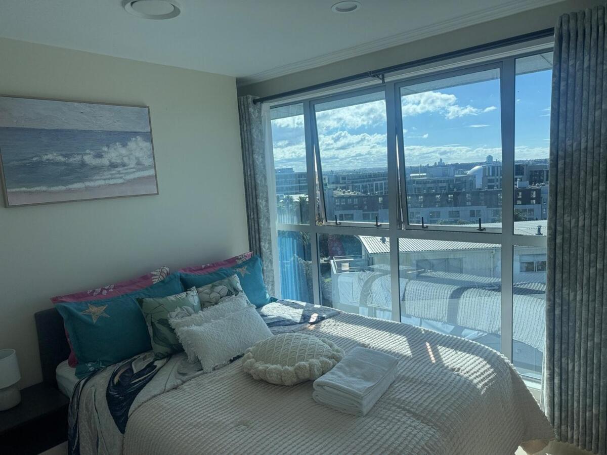 Apartment Luxury Penthouse 2 Bd 2 Bth 2 Carparks Pool