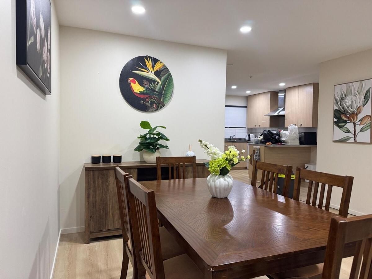 Luxury Penthouse 2 Bd 2 Bth 2 Carparks Pool Apartment *