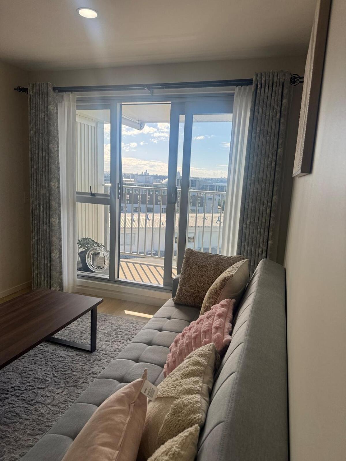 Luxury Penthouse 2 Bd 2 Bth 2 Carparks Pool