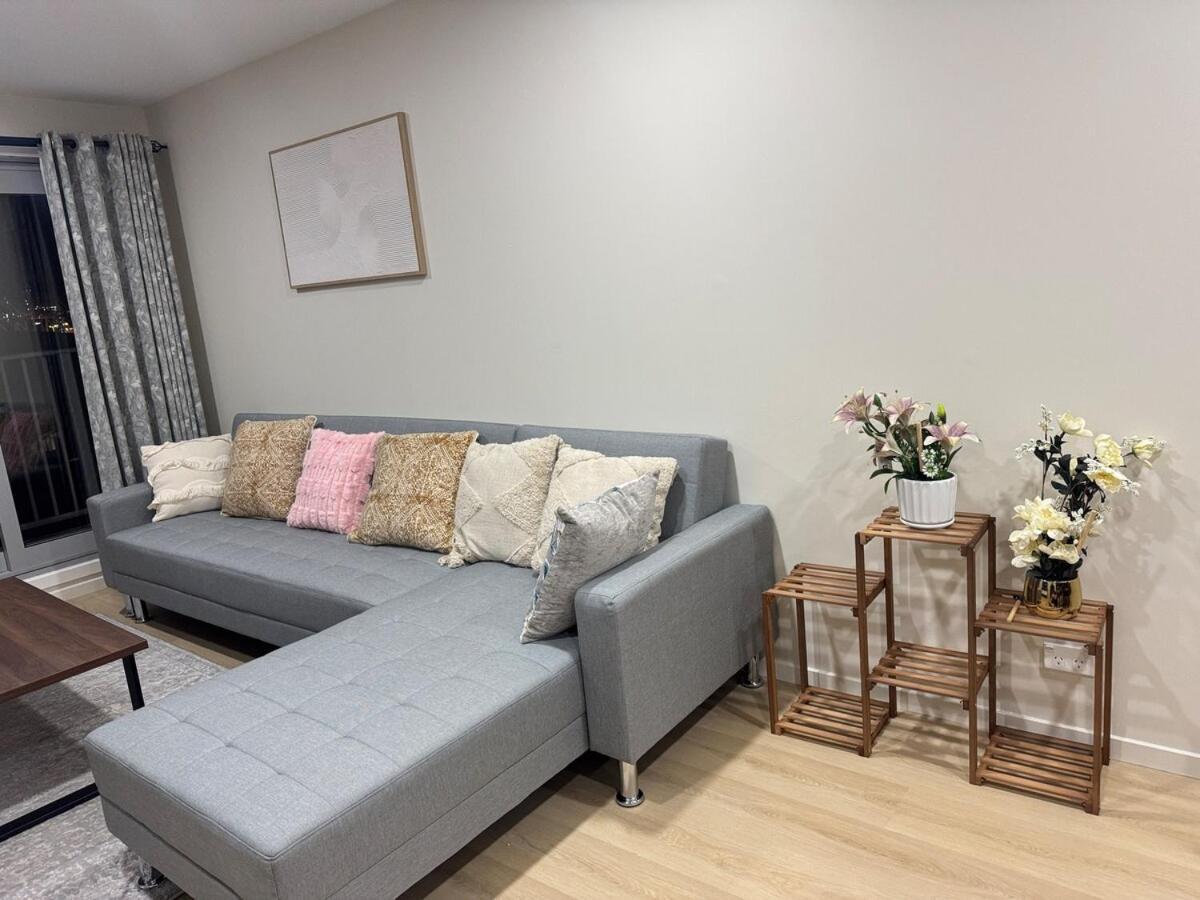 Luxury Penthouse 2 Bd 2 Bth 2 Carparks Pool *